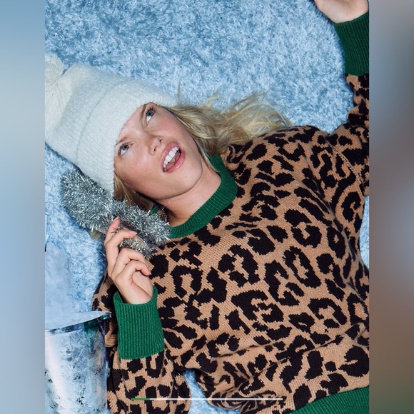 Aerie Softest Luxe Crew Sweater NWT Size Small, Color Beach Dune, Neutral Cozy - Picture 4 of 7